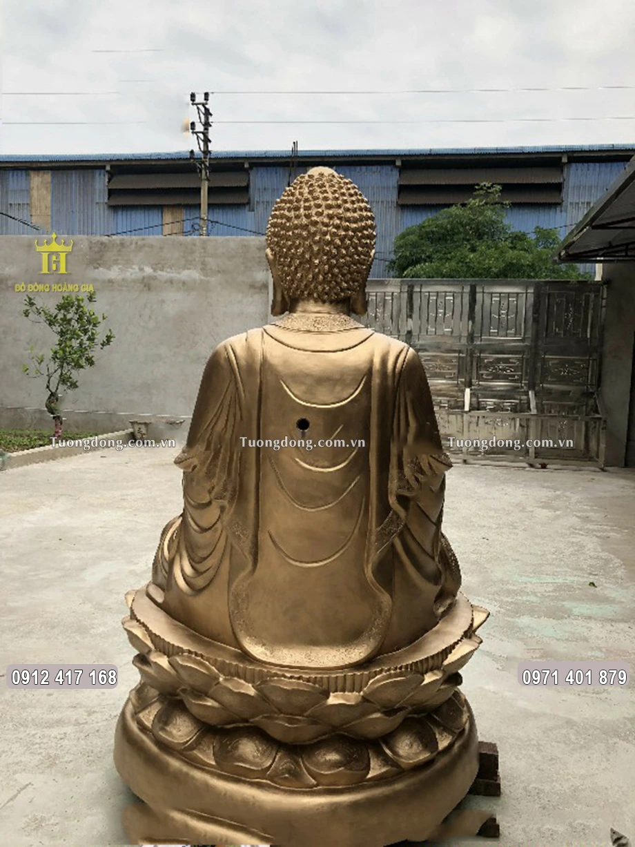 Hình ảnh phía sau của bức tượng Phật